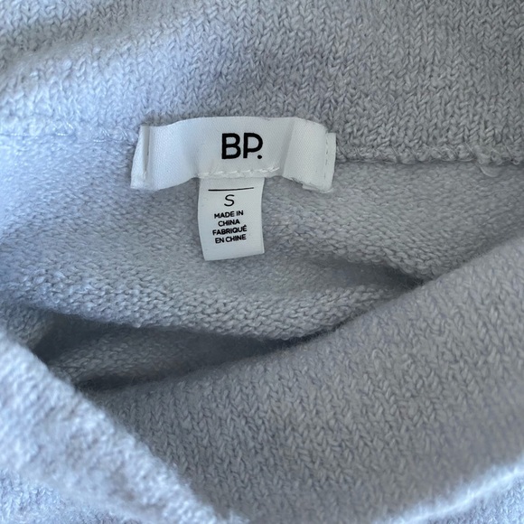 Beautiful high neck sweater - Picture 4 of 5